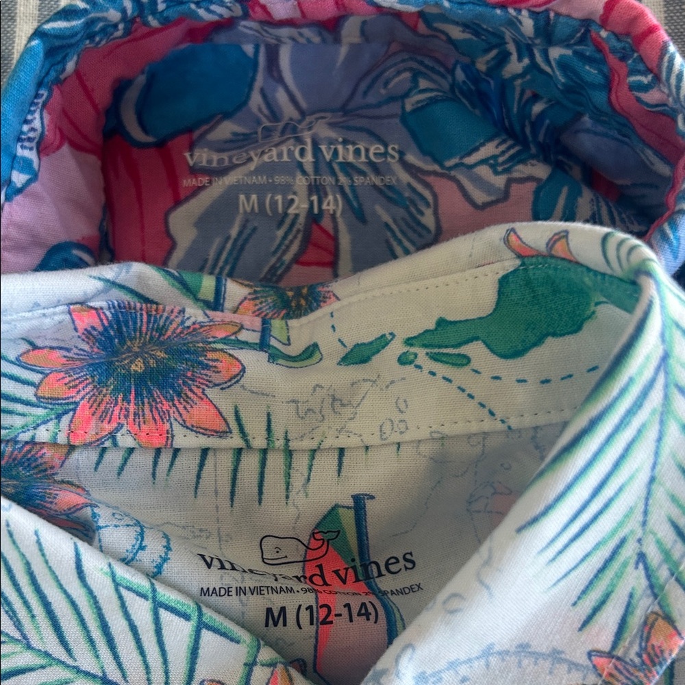 2 Boys Vineyard Vines Tropical Button-Up Shirts - Picture 7 of 8